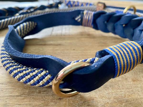 Geflochtenes Zugstopp- Lederhalsband aus Fettleder blau/gold